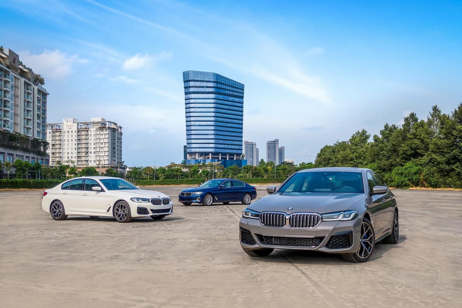 BMW 5-Series giá dao động từ 2,499 - 3,289 tỷ đồng. 1