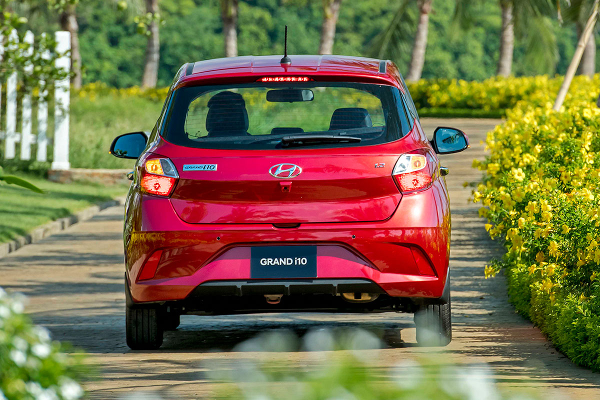 đuôi xe Hyundai Grand i10 Hatchback 2021.