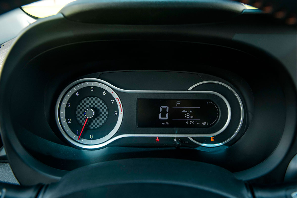 đồng hồ thông tin trên Hyundai Grand i10 2021.