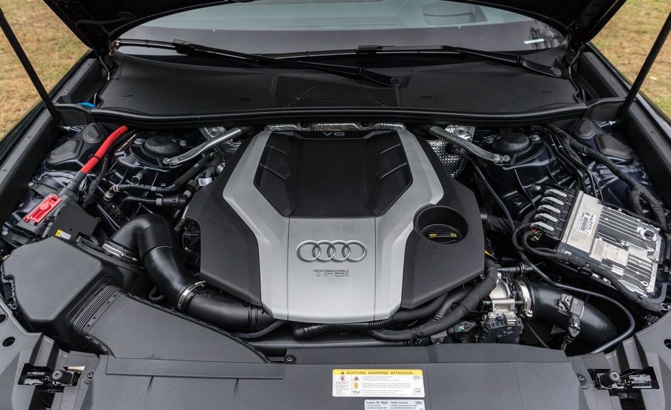 Động cơ xe Audi A6 2021.