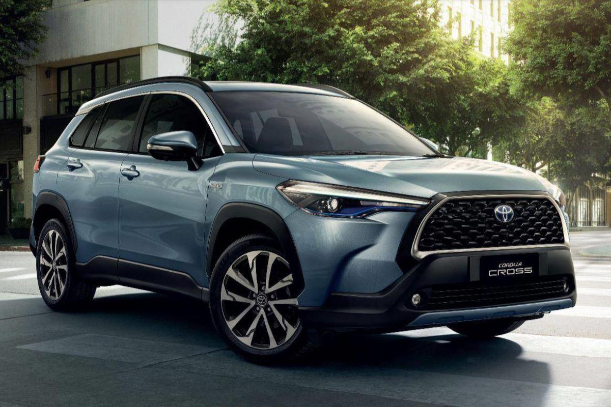 Toyota Corolla Cross xanh mặt trước