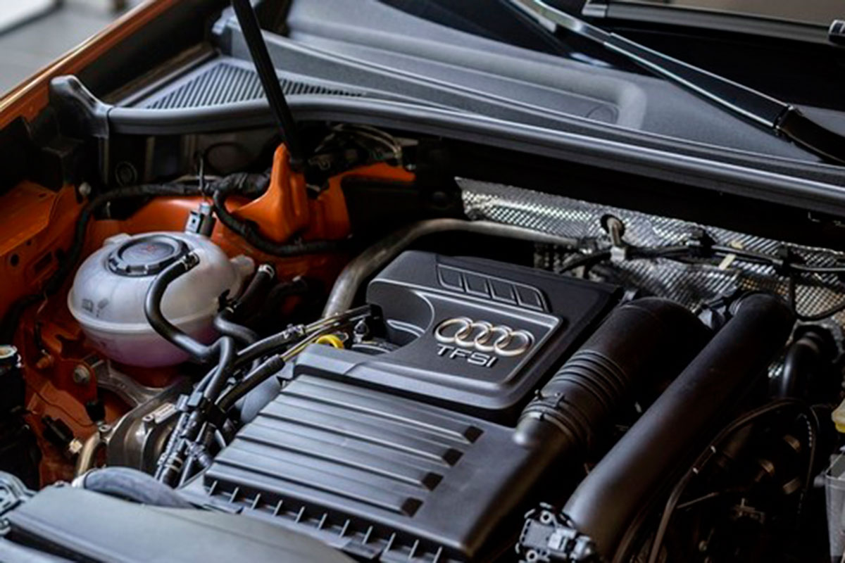 Động cơ xe Audi Q3 2021.