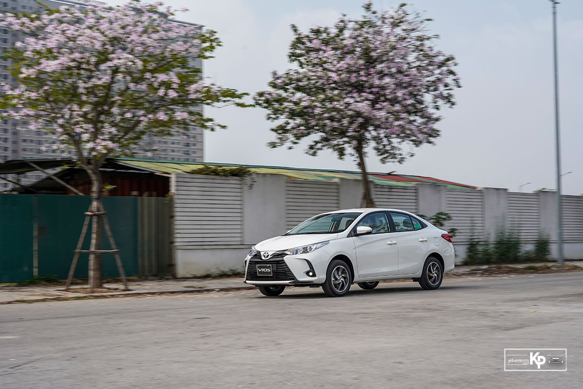 Toyota Vios tiếp tục giữ vững phong độ, vượt mặt Hyundai Accent.