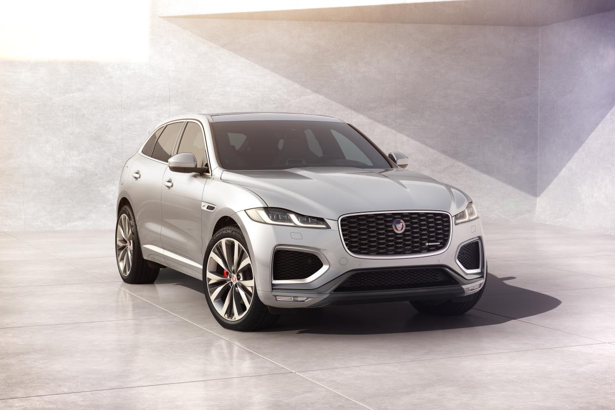 Jaguar F-Pace R Dynamic Black mặt trước