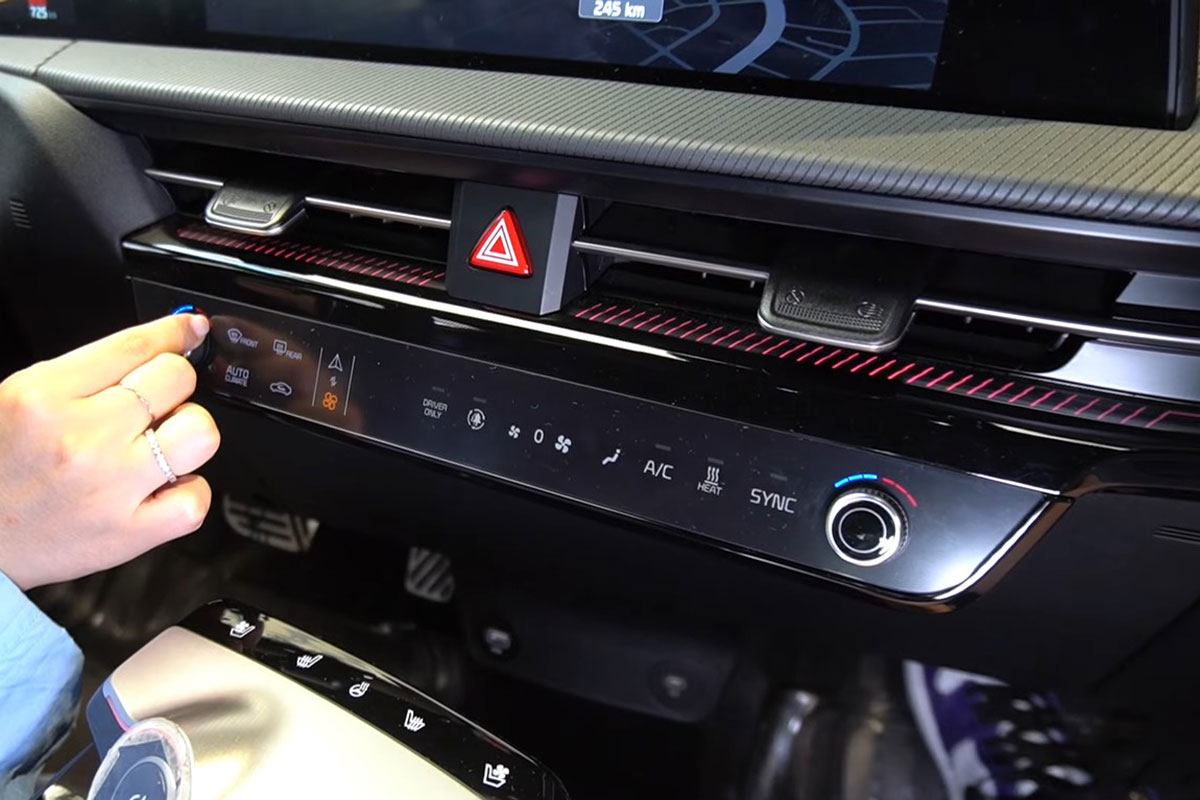 Đây là ô tô điện Kia EV6 ngoài đời thực, có nét giống Lamborghini Urus a9