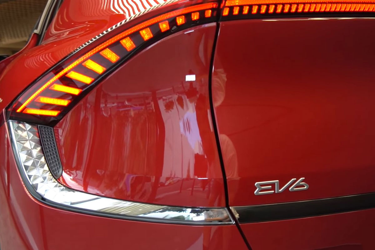 Đây là ô tô điện Kia EV6 ngoài đời thực, có nét giống Lamborghini Urus a5
