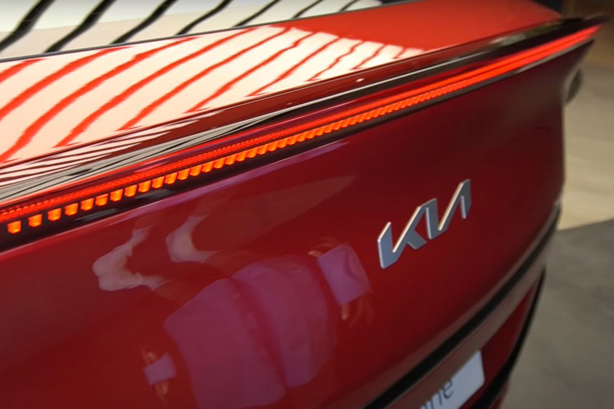 Đây là ô tô điện Kia EV6 ngoài đời thực, có nét giống Lamborghini Urus a6