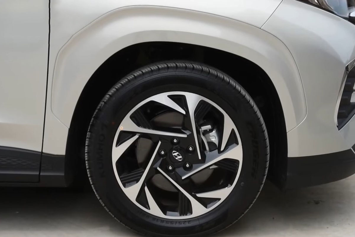 "Bóc tem" Hyundai Custo 2022: Tucson bản MPV có nội thất như xe Tesla a5