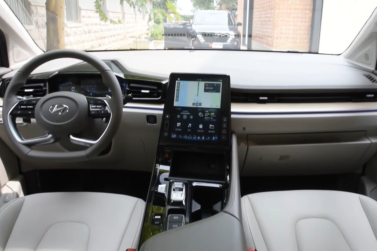 "Bóc tem" Hyundai Custo 2022: Tucson bản MPV có nội thất như xe Tesla a9