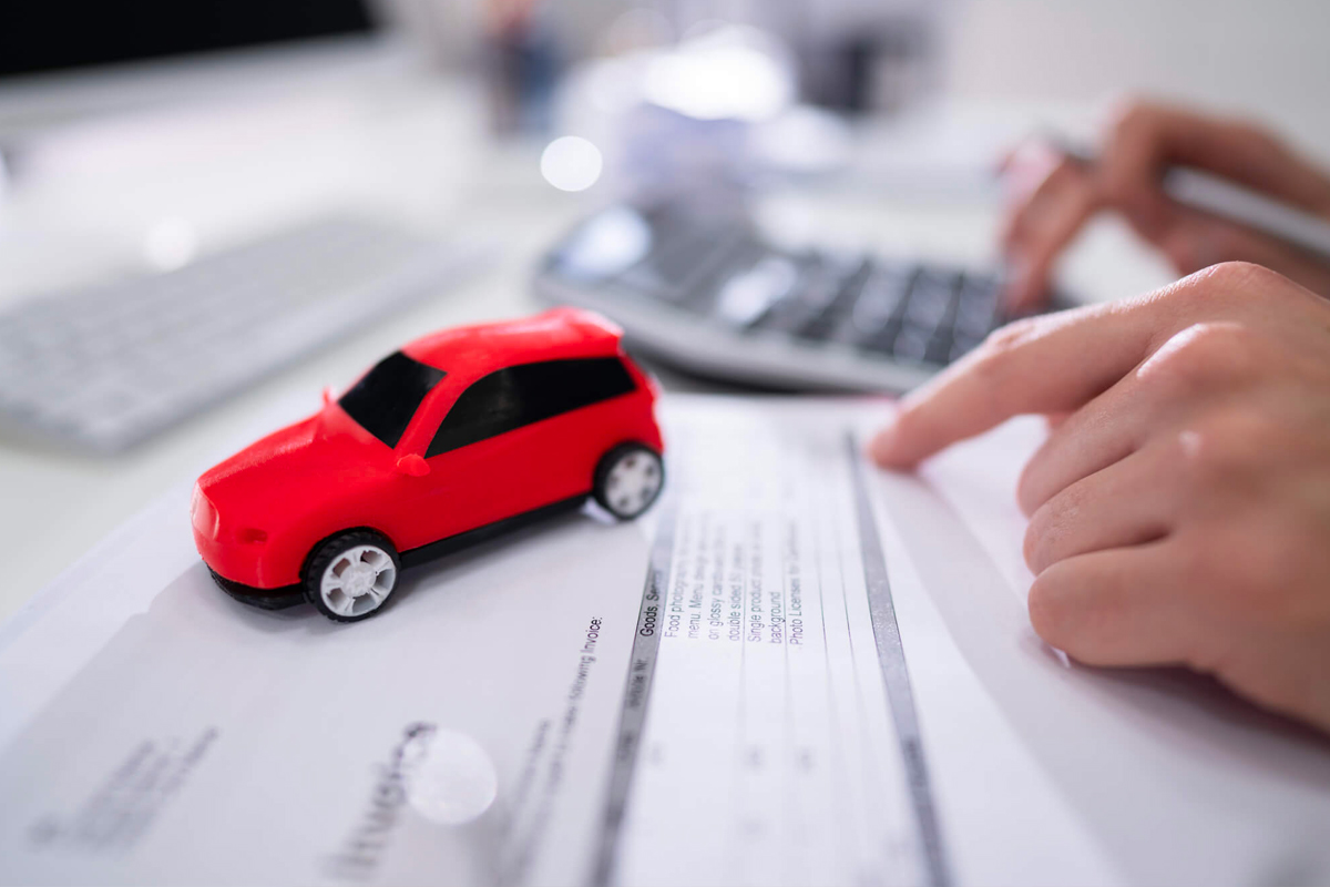 phí trước bạ ô tô là loại lệ phí áp dụng với những người sở hữu tài sản thông qua việc mua bán, chuyển nhượng, thừa kế, tặng hoặc cho.