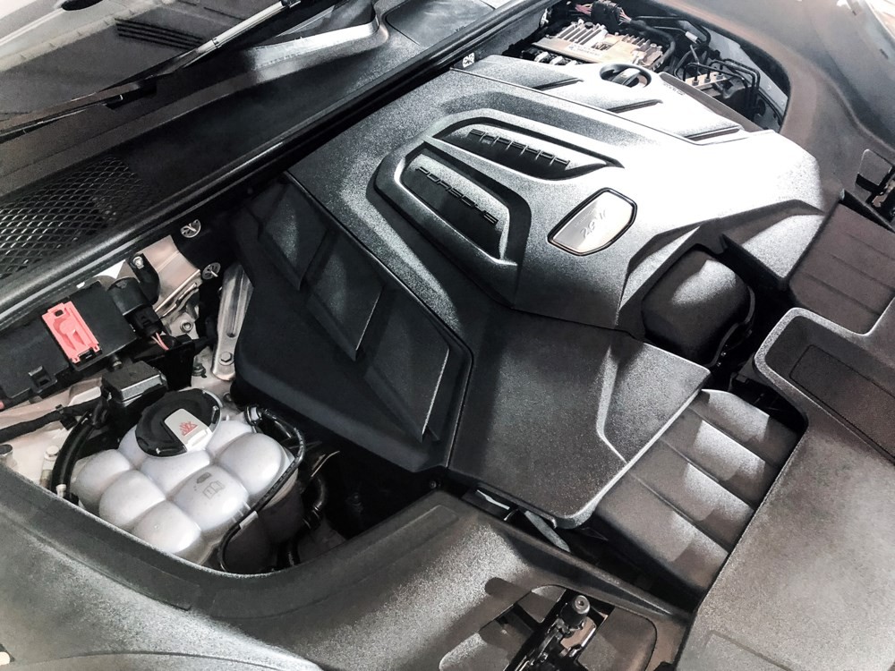 Động cơ xe Porsche Cayenne 2021.