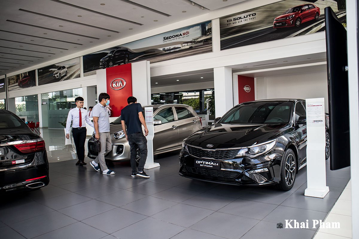 Kéo khách tháng Ngâu, giá xe mới chạm đáy, xe cũ “sốc nhiệt”.