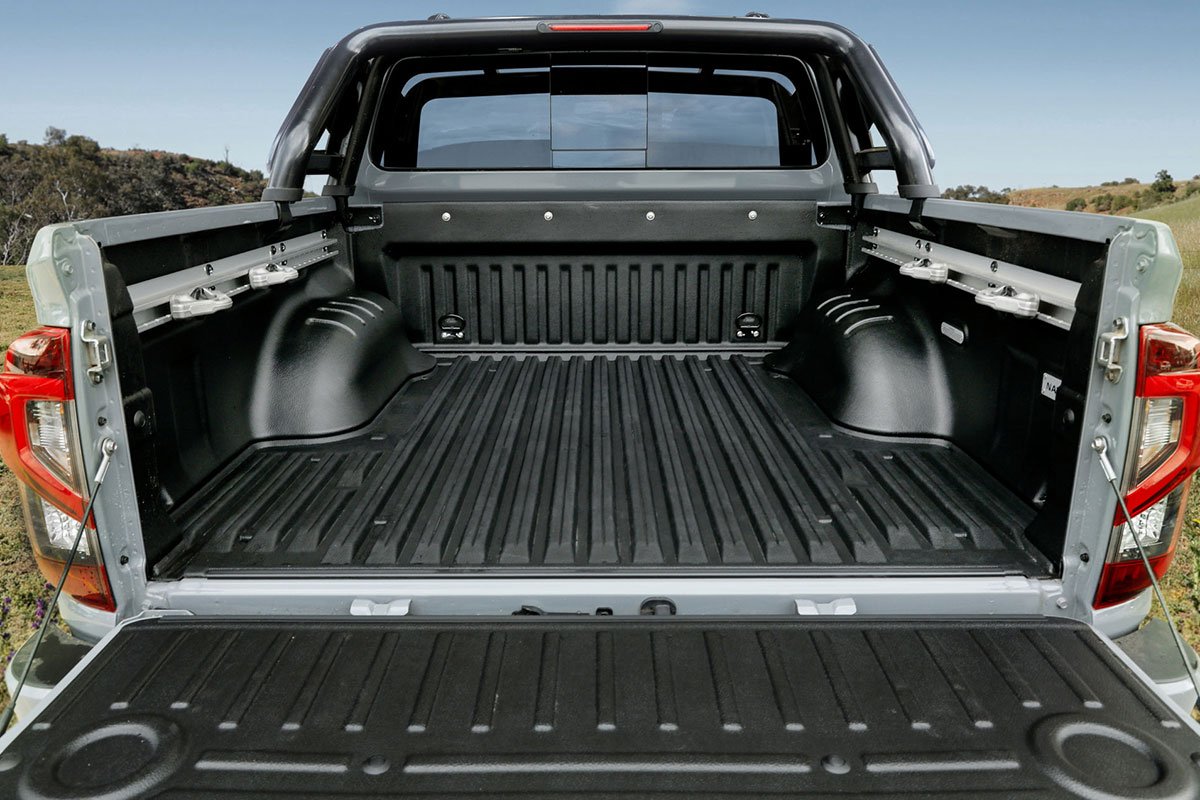 thùng xe Nissan Navara 2021.