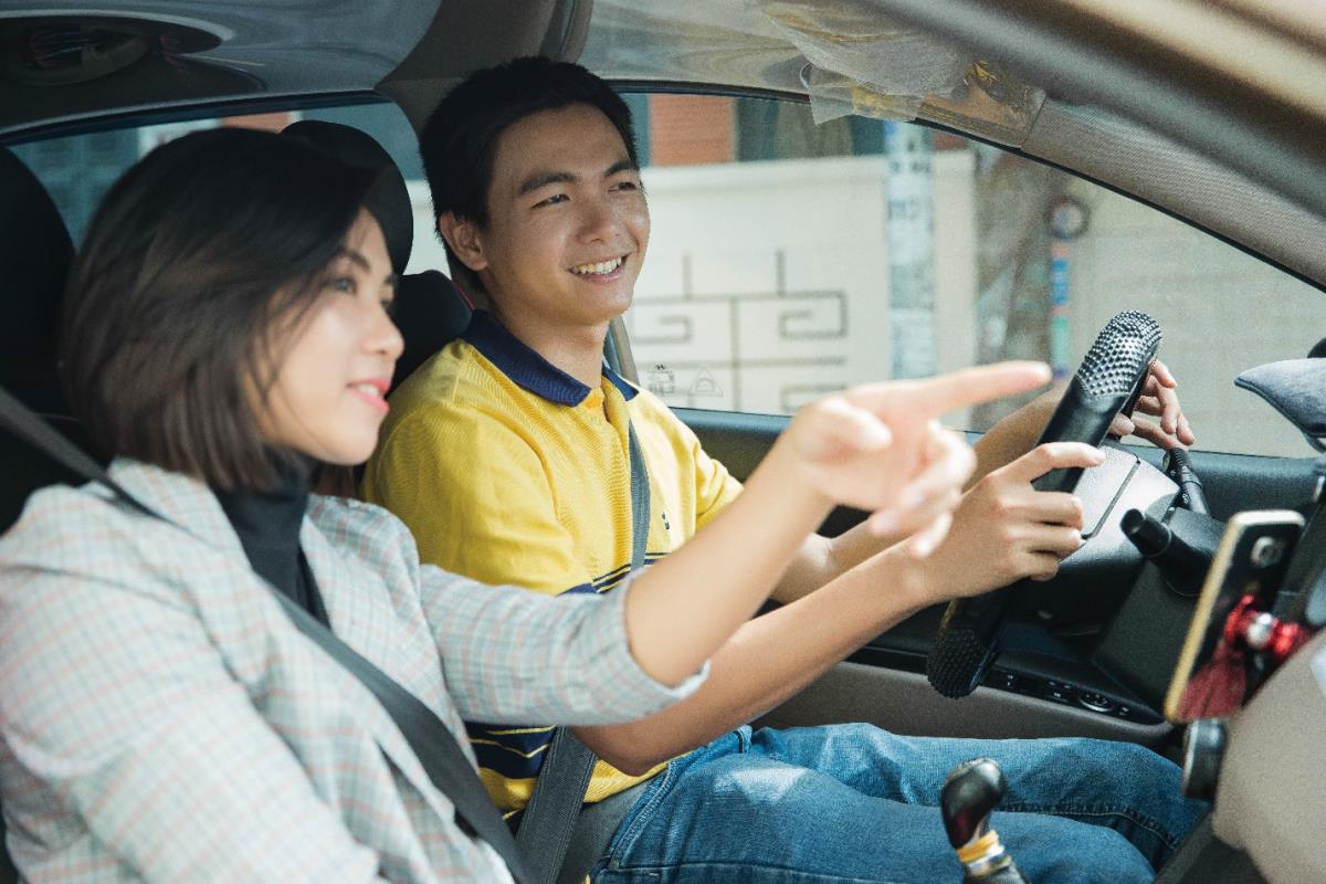 vui vẻ lái xe