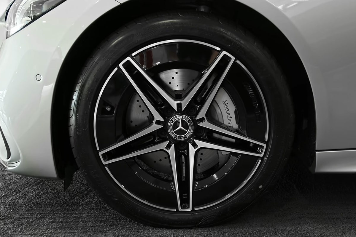 Mercedes-Benz C 300 AMG 2022 lộ diện thực tế: Đại lý Việt Nam nhận cọc, hẹn giao xe cuối năm 7 Mercedes-Benz C 300 AMG 2022 lộ diện thực tế: Đại lý Việt Nam nhận cọc, hẹn giao xe cuối năm a7