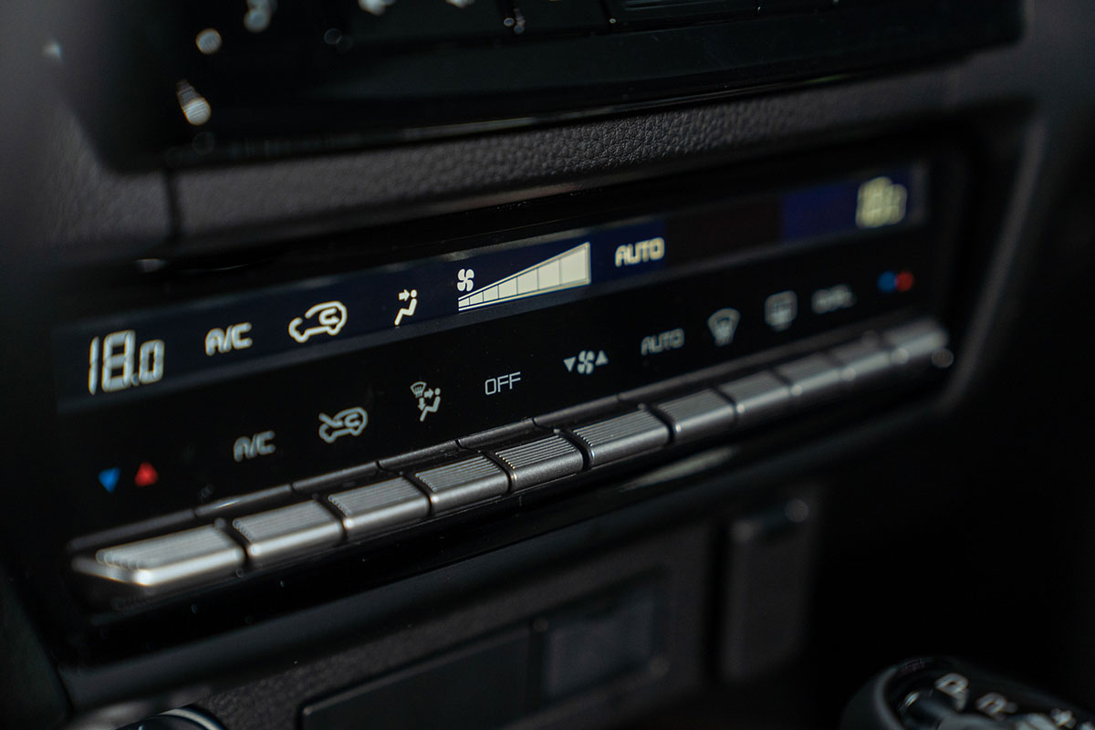 các nút điều khiển xe Mazda BT 50 2021.