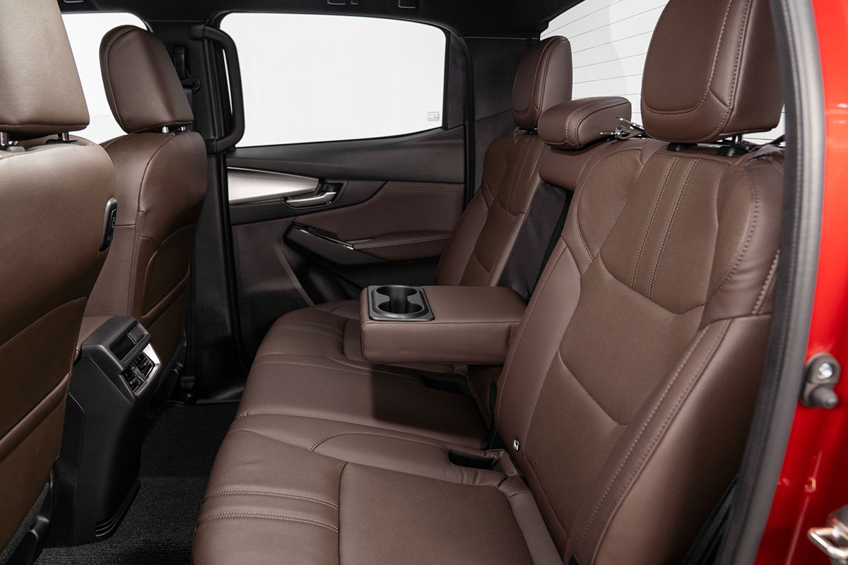 ghế sau xe Mazda BT 50 2021.