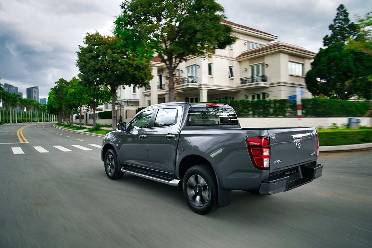 Tăng thêm 100 triệu đồng, giá lăn bánh xe Mazda BT-50 2021 "nhích" lên bao nhiêu? a2