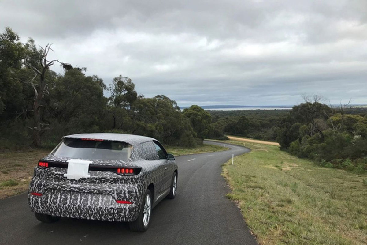 VinFast VF e35 ngụy trang kín mít chạy thử tại Úc khiến nhiều người tò mò a10