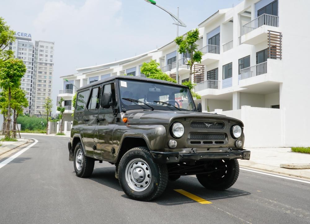 Giá xe UAZ Hunter .