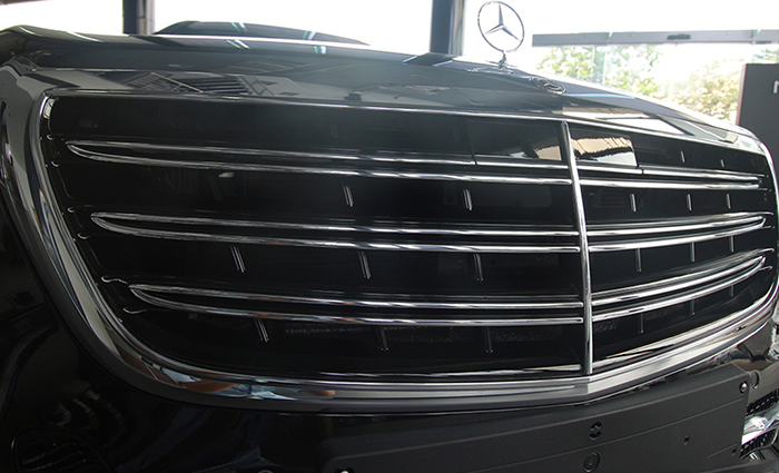 lưới tản nhiệt Mercedes-Benz S450L.