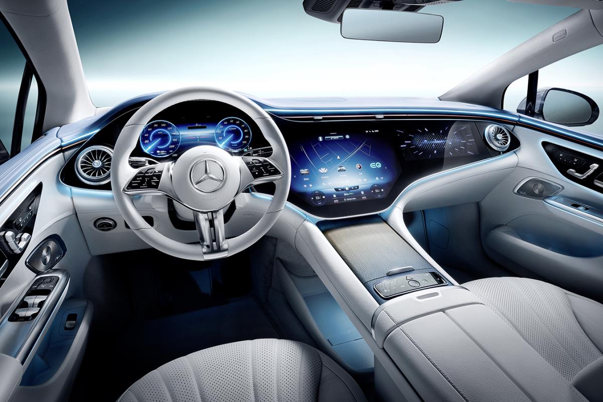 Để có cái nhìn sâu sắc hơn về Mercedes-Benz EQE 2024 - mẫu xe thay thế cho E-Class trong tương lai, hãy cùng khám phá ngay bây giờ. Được trang bị công nghệ tiên tiến, động cơ tự động và hiệu suất tối đa, chiếc xe này chắc chắn sẽ mang đến trải nghiệm tuyệt vời cho những chuyến đi của bạn.
