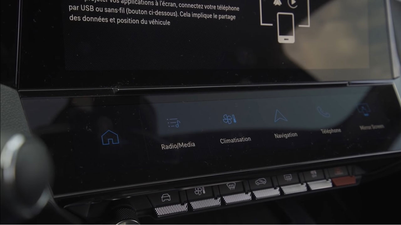 Bóc tách thực tế Peugeot 308 2022 Trong sang, ngoài xịn khiến Mazda 3 phải lo lắng 12 Bóc tách thực tế Peugeot 308 2022 Trong sang, ngoài xịn khiến Mazda 3 phải lo lắng a12
