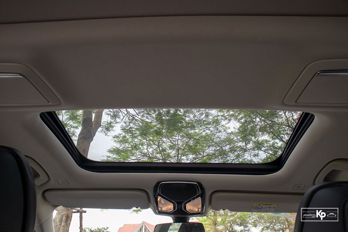 cửa sổ trời xe BMW 730Li 2021