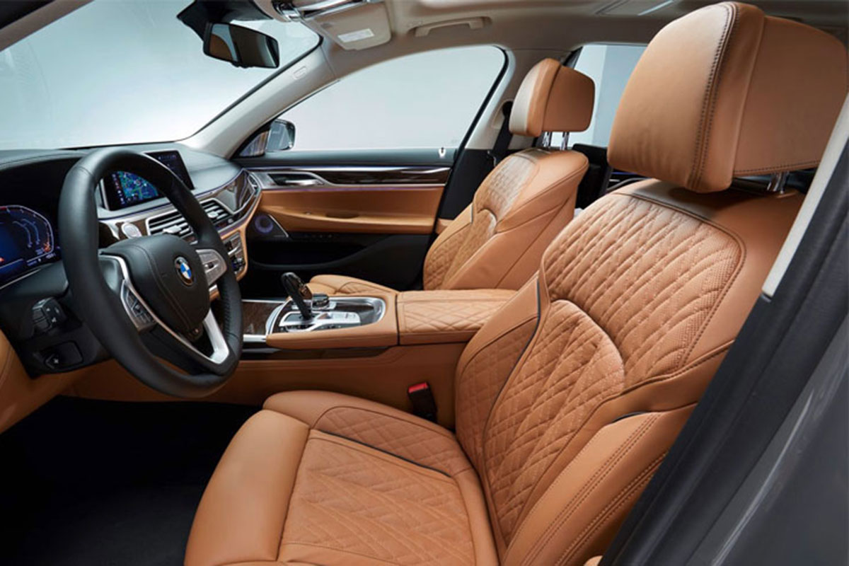 hàng ghế trước xe BMW 740Li.