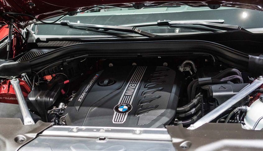 Động cơ xe BMW X4 2021.