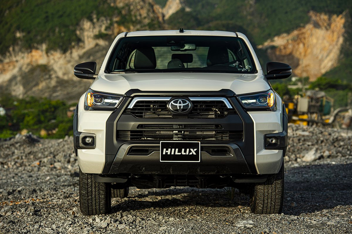 Toyota Hilux tiếp tục duy trì vị trí thứ 2 trong phân khúc xe bán tải.