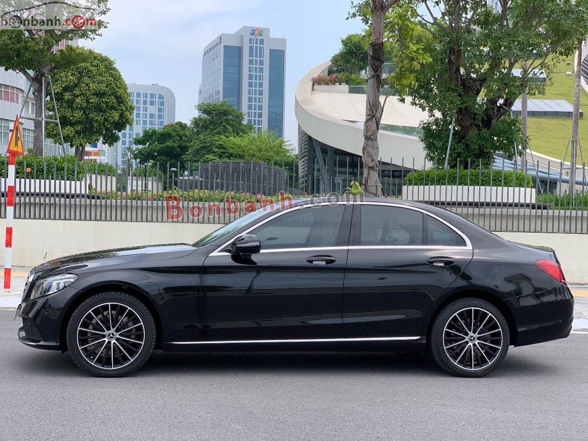 Cần bán lại xe Mercedes C200 sản xuất năm 2018, màu đen