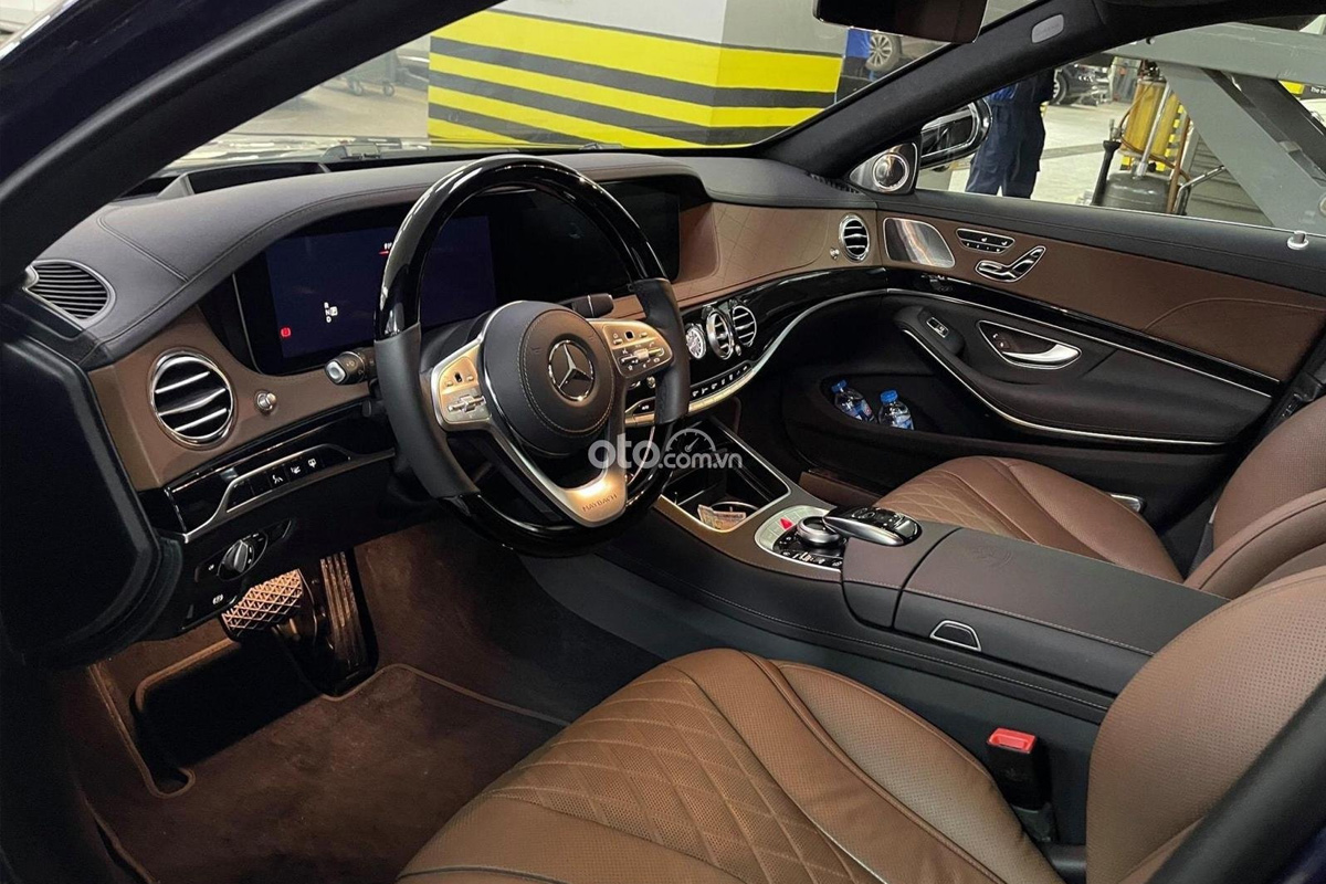 Mercedes-Benz S450 Maybach thiết kế vô-lăng 3 chấu thay cho 2 chấu trên thế hệ cũ