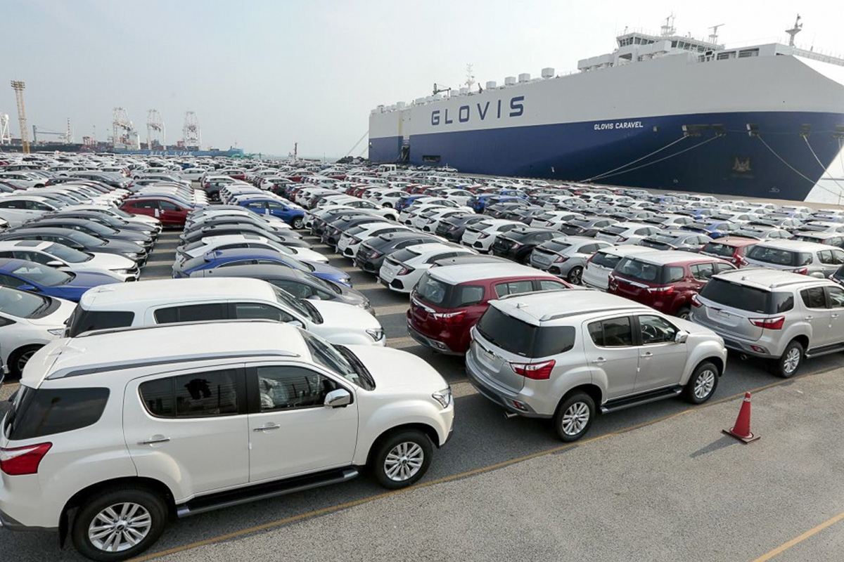 Sức mua trong nước chạm đáy, ô tô nhập khẩu vẫn tăng 95,6% trong 8 tháng qua.