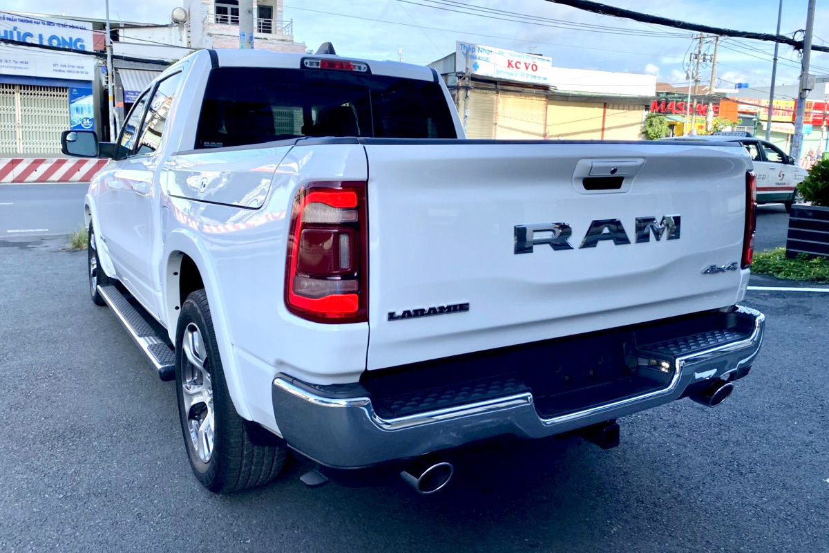 RAM 1500 ra mắt tại Việt Nam, bán tải hạng nặng có giá từ 5,38 tỷ đồng.