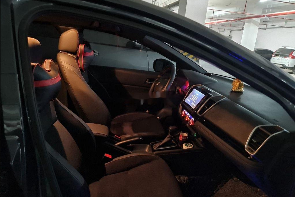 Các chi tiết nội thất trên xe Honda City RS 2021 siêu lướt vẫn rất mới.