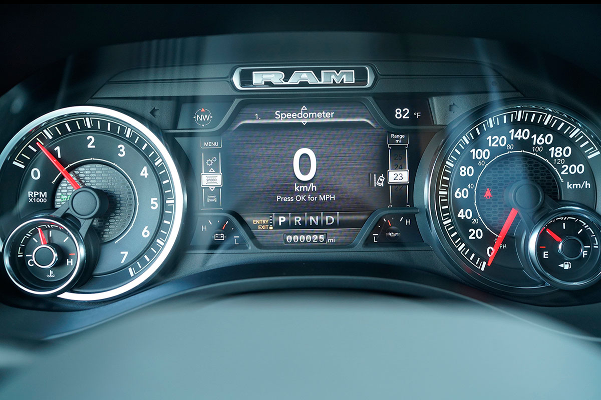 đồng hồ thông tin RAM 1500.