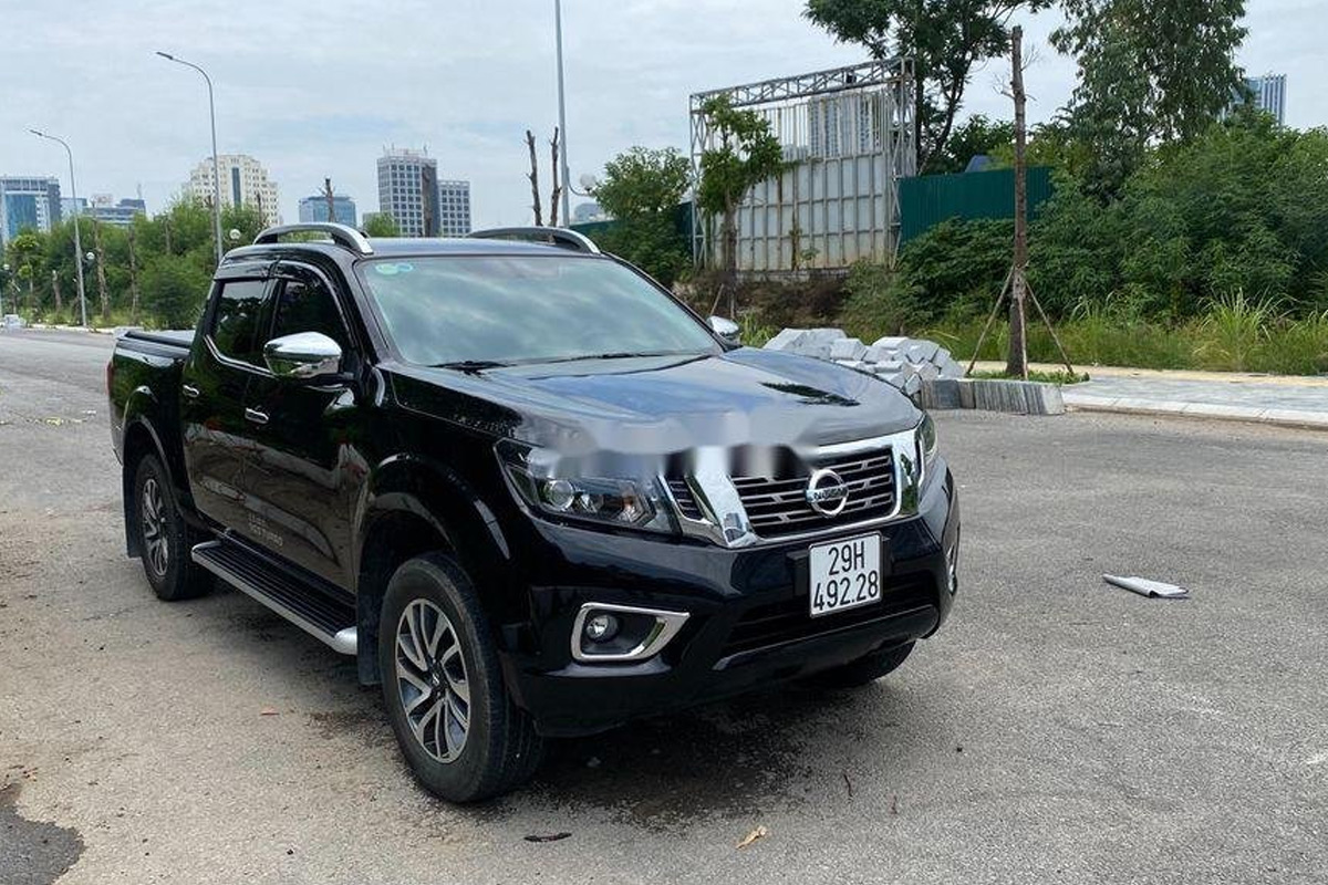 Lăn bánh hơn 4.000km, Nissan Navara 4WD bán lỗ cả trăm triệu.