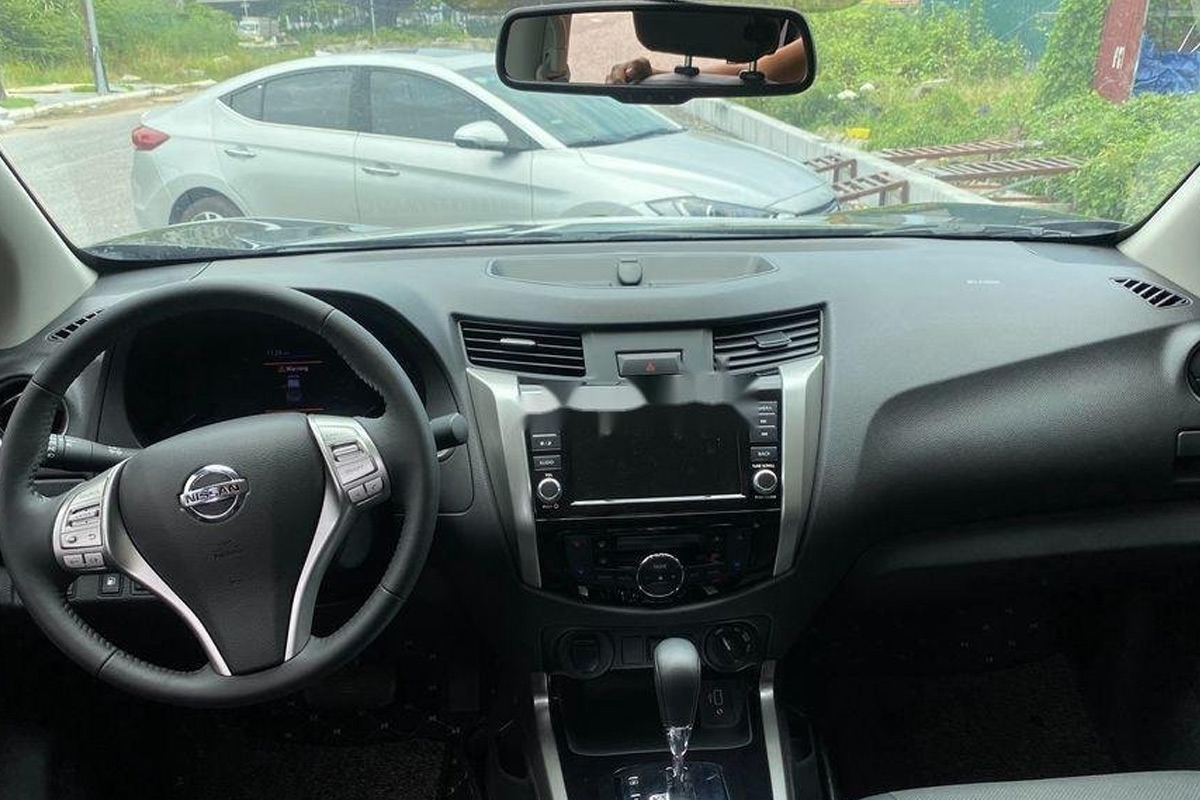 Nissan Navara là mẫu xe bán tải nhập Thái Lan.