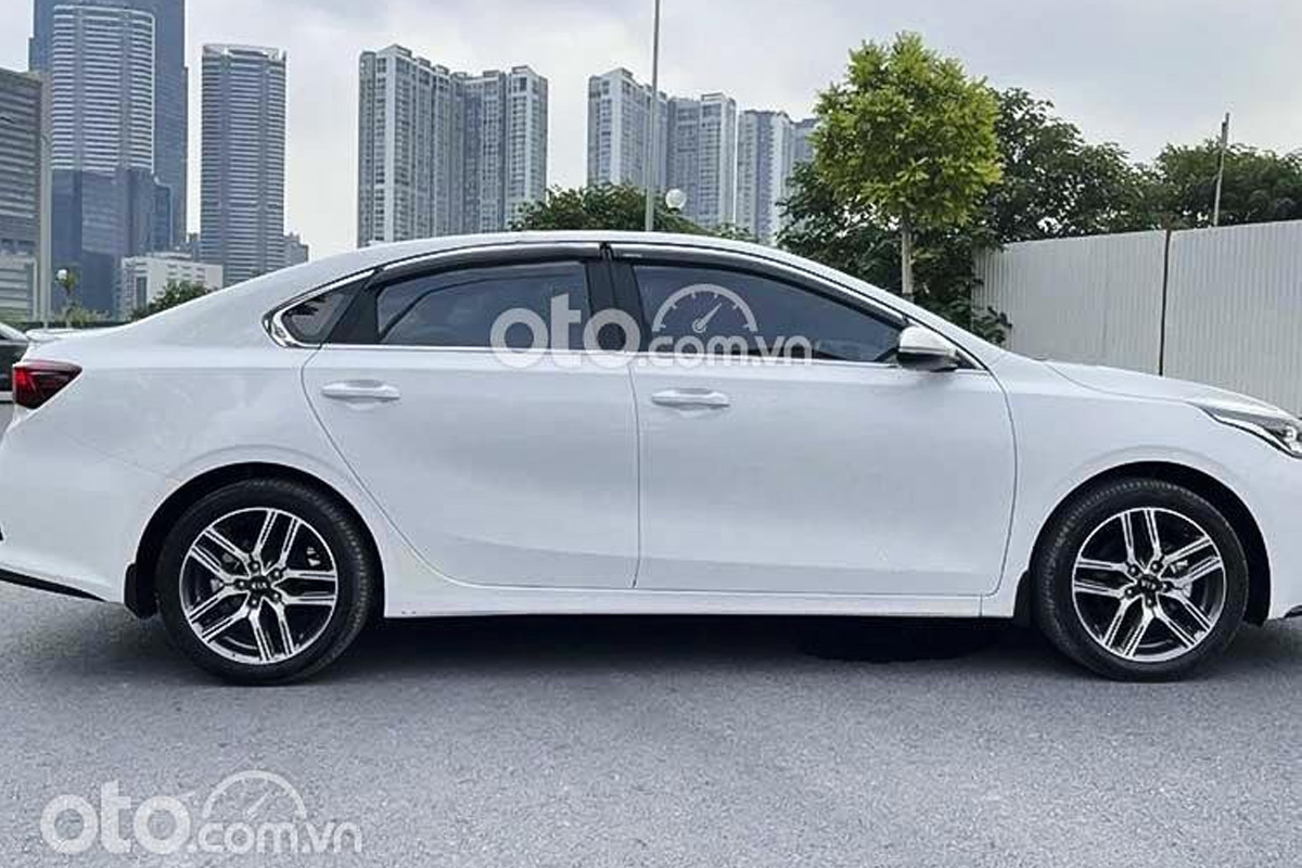 KIA Cerato 2021 phiên bản 2.0 AT Premium siêu lướt có ngoại hình còn rất mới.