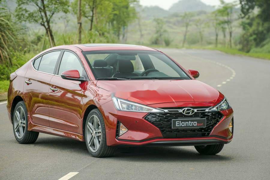 Cần bán Hyundai Elantra đời 2021, màu đỏ