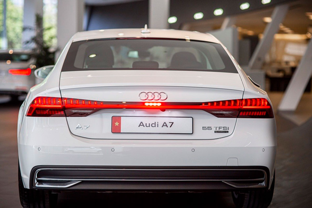 đuôi xe Audi A7.