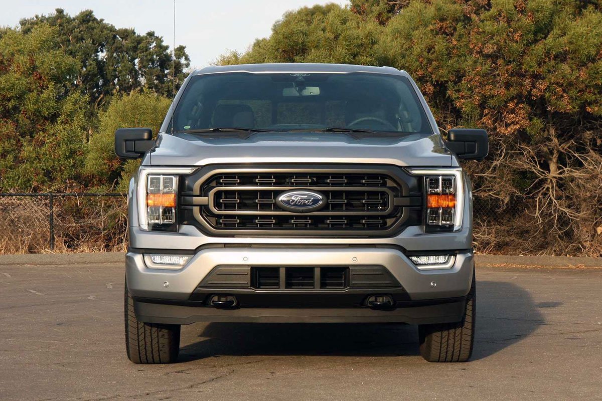 đầu xe Ford F-150 2021.