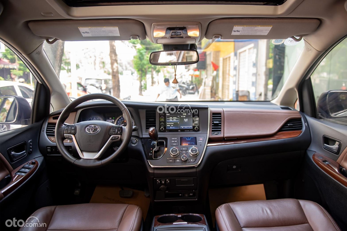 Khoang nội thất bên trong Toyota Sienna Limited là sự nâng cấp, sắp xếp cực kỳ gọn mắt.