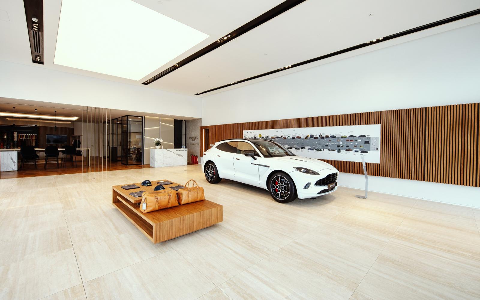 Phòng trưng bày là nơi thể hiện rõ nhất bản sắc riêng của Aston Martin. 1