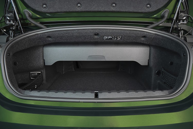 khoang hành lý xe BMW 430i Convertible 2021.