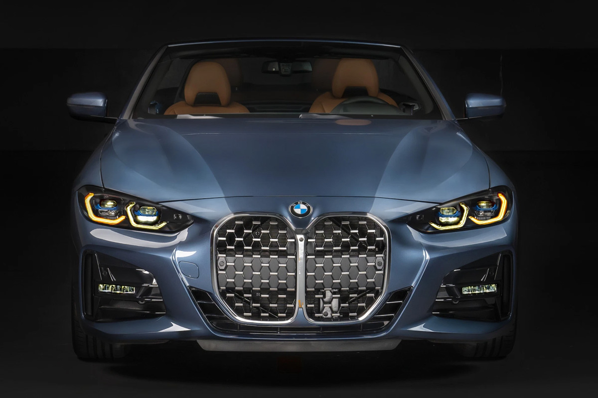 Tại Việt Nam phân phối 1 phiên bản duy nhất là 430i Convertible M Sport.