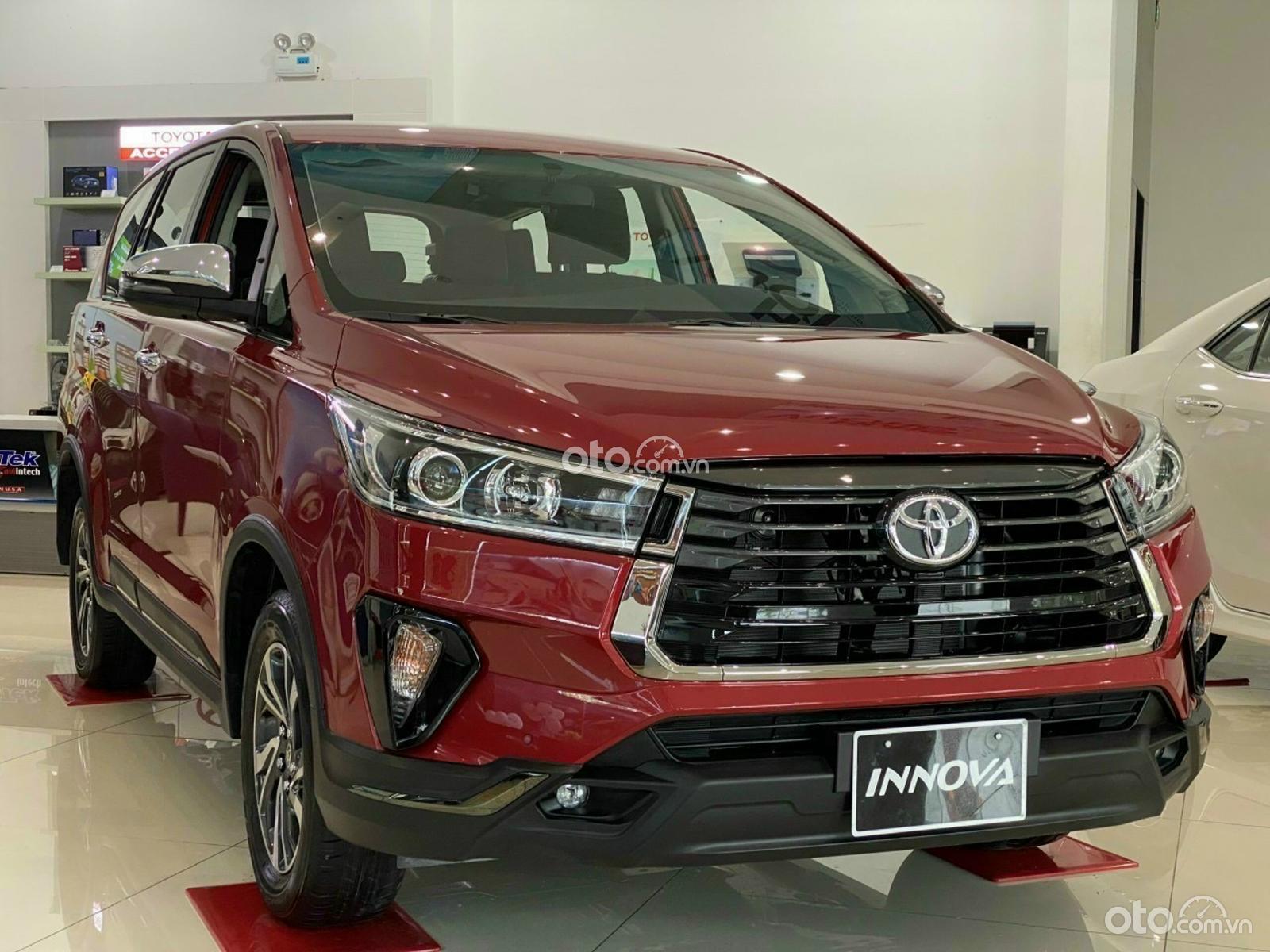 Toyota Innova Venturer giao ngay - giá tốt