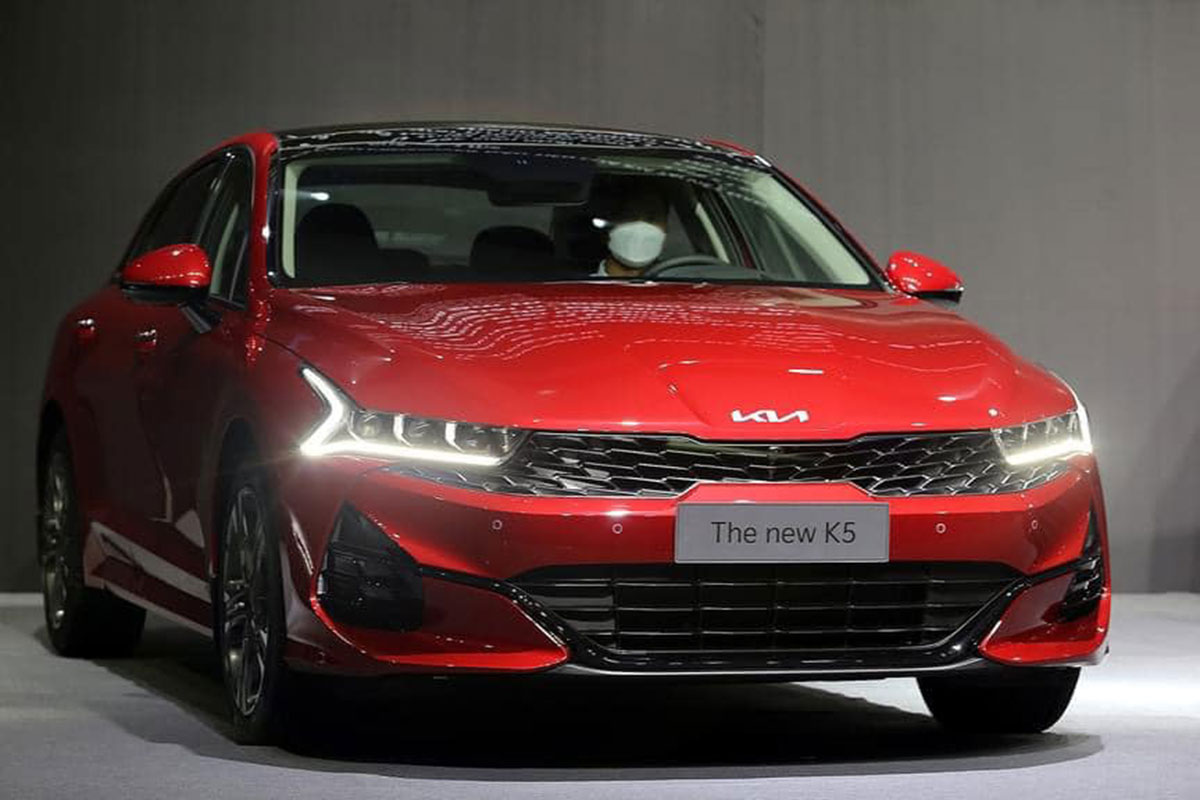 Ảnh thực tế KIA K5 2022 mới ra mắt, liệu có "lật ngược thế cờ" trước Toyota Camry? a2
