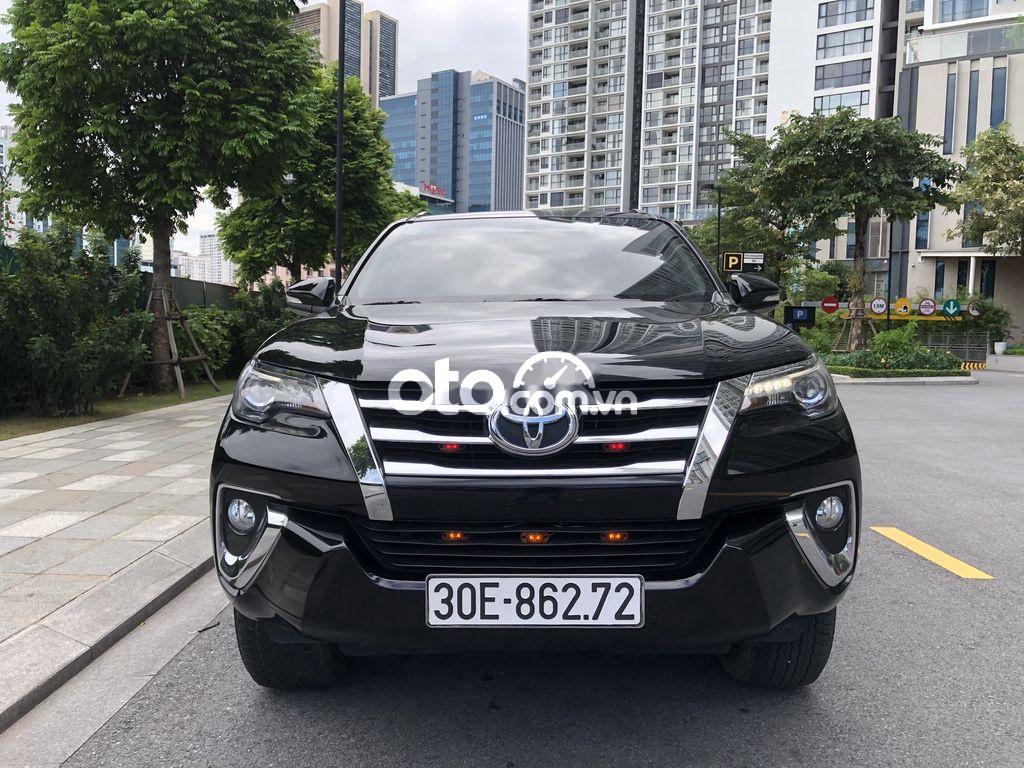 Cần bán xe Toyota Fortuner đời 2017, màu đen, 850tr